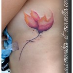 Tatouage fleur aquarelle