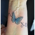 Tatouage papillon bleu