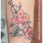 Tatouage fleurs et stitch