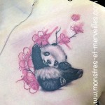 Tatouage panda et cerisier