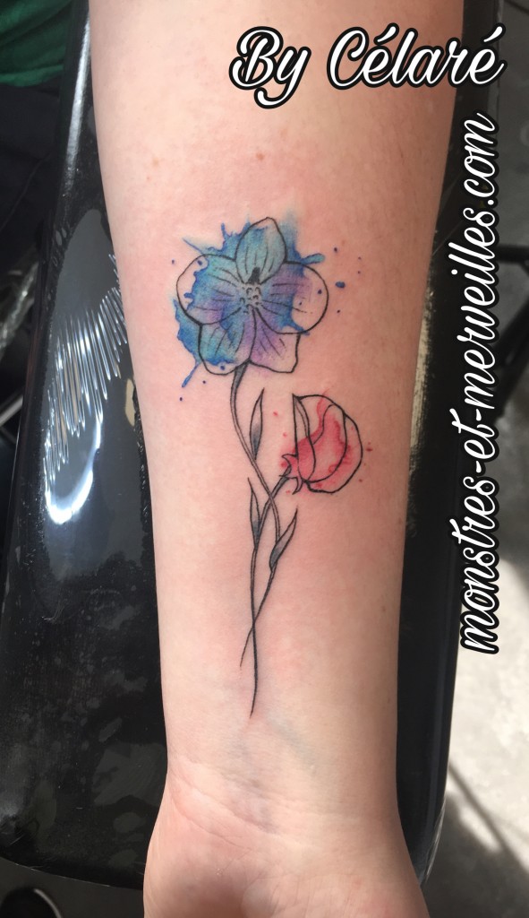 Tatouage fleurs aquarelle