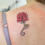 Tatouage de rose en couleur