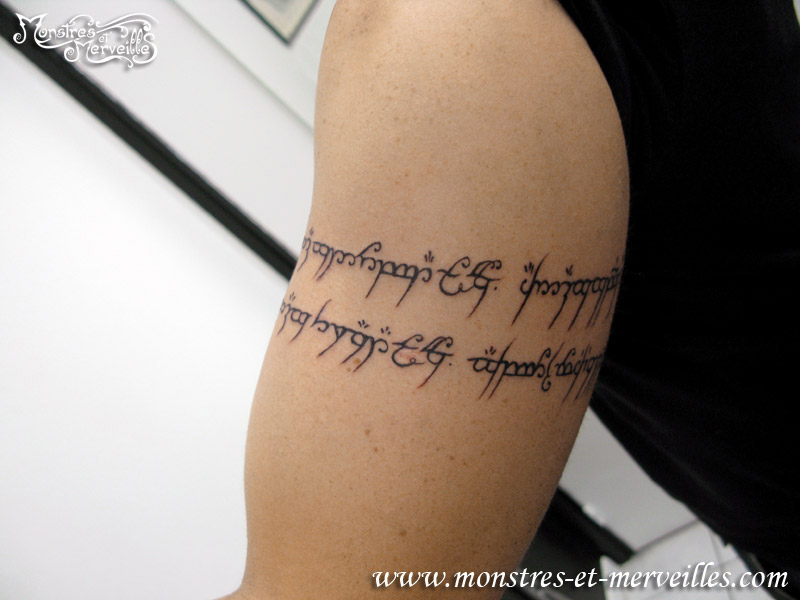 Elfe En Couleur Avec Sa Phrase Elfique Tattoo Realise Sur La Cheville ... Elfe En Couleur Avec Sa