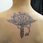 Tatouage de croix ailée