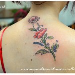 Tatouages de fleurs champêtres